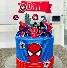 Ejemplo de torta con toppers – Superhéroes