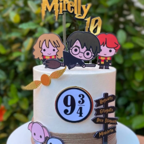 Ejemplo de torta con toppers – Magia y fantasía